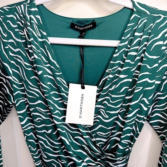 NWT 41 Hawthorn Women’s Belted Wrap Dress Green and White Print Size Small - Picture 3 of 14